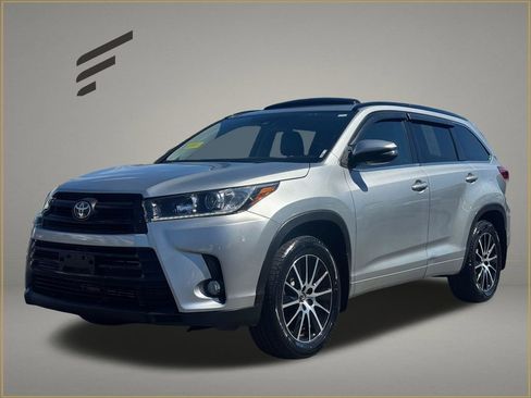 Used 2017 Toyota Highlander SE AWD/4WD image 1