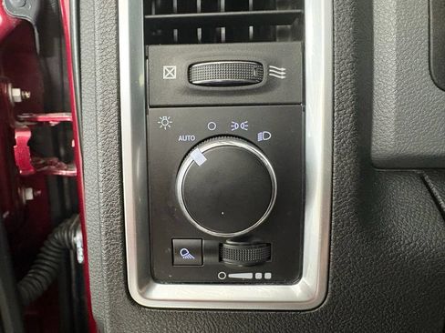 Used 2019 RAM 1500 Classic SLT RWD image 18