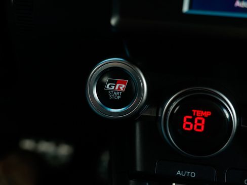 Used 2022 Toyota GR86 Premium w/ ALL Weather Mat Package (TMS) image 31