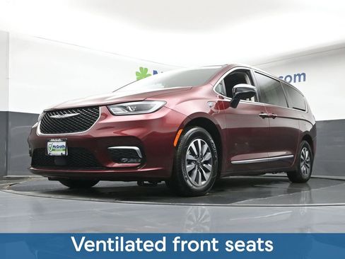 Used 2023 Chrysler Pacifica Limited FWD image 8