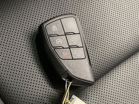 Used 2024 GMC Hummer EV 2X image 28