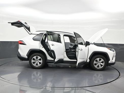Used 2020 Toyota RAV4 LE FWD image 32