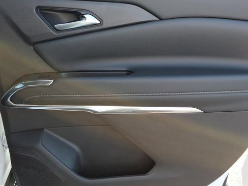 Used 2026 Chevrolet Traverse LT w/ Driver Confidence Package FWD image 11