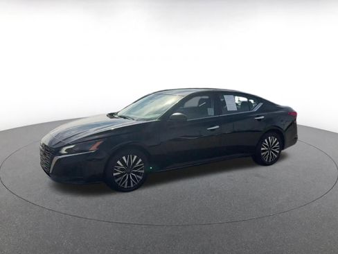 Used 2025 Nissan Altima 2.5 SV image 7