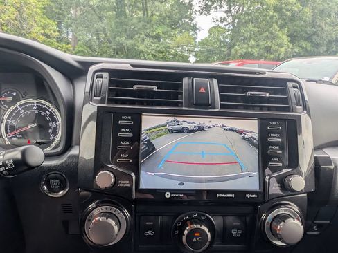 Used 2020 Toyota 4Runner Venture AWD/4WD image 26