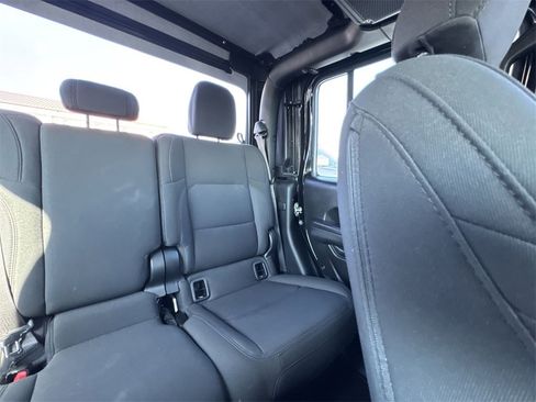 Used 2023 Jeep Gladiator Sport image 14