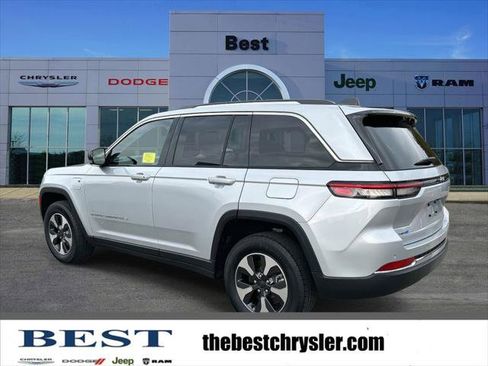 Certified 2023 Jeep Grand Cherokee 4WD 4xe w/ Luxury Tech Group II image 3