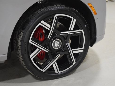 New 2026 Rolls-Royce Cullinan Black Badge image 14