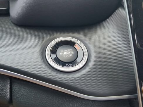 New 2025 Jeep Grand Cherokee Altitude image 29