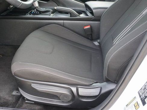 Used 2025 Hyundai Elantra Sport image 11