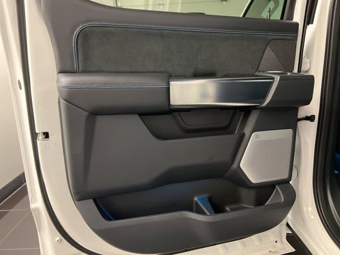 New 2025 Ford F250 Platinum image 39