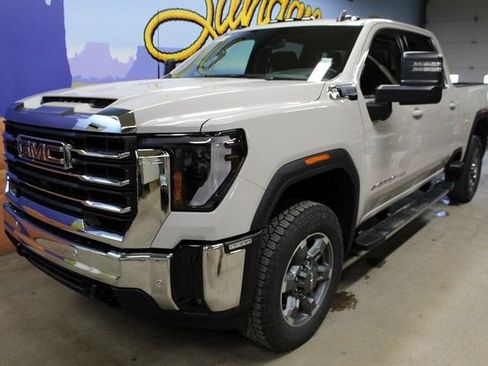 New 2026 GMC Sierra 2500 SLE w/ SLE Value Package; AWD/4WD image 8