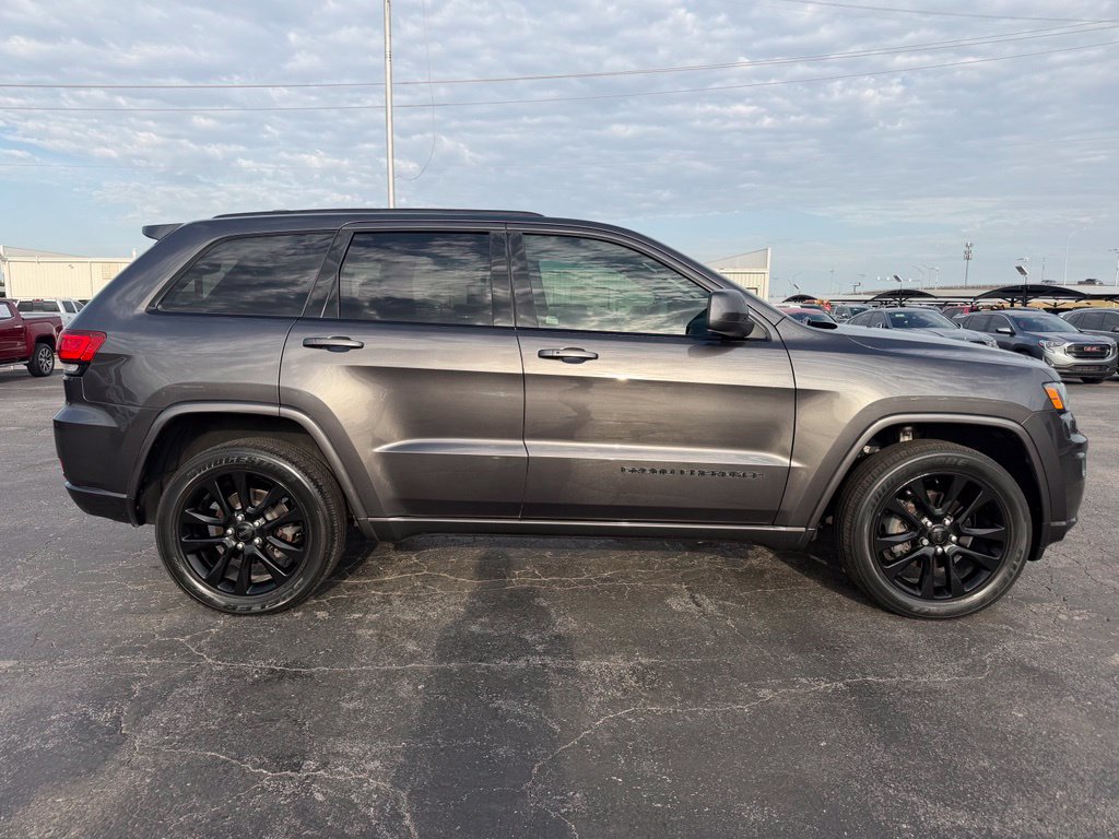 Used 2019 Jeep Grand Cherokee Altitude AWD/4WD image 4