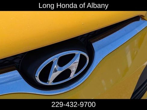 Used 2016 Hyundai Veloster FWD image 9
