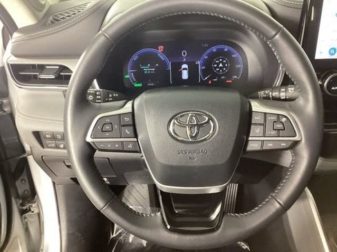 Used 2024 Toyota Highlander Platinum AWD/4WD image 23
