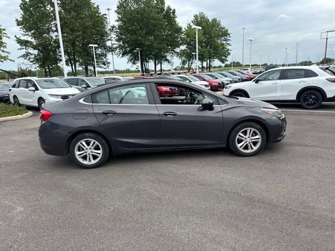 Used 2017 Chevrolet Cruze LT w/ Convenience Package FWD image 8