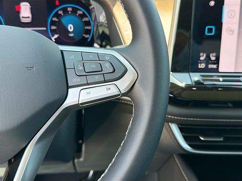 New 2026 Volkswagen Atlas SE FWD image 38