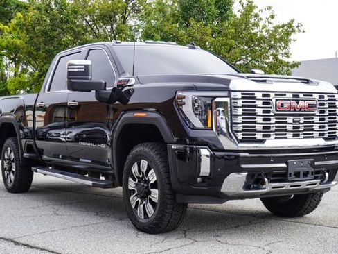 Used 2024 GMC Sierra 3500 Denali AWD/4WD image 5