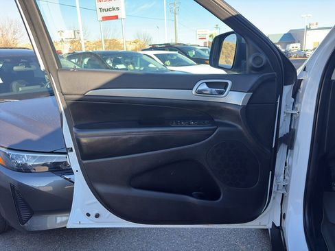 Used 2013 Jeep Grand Cherokee Trailhawk image 15