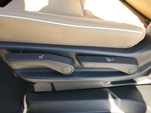 Used 2024 Chevrolet Suburban Premier image 16