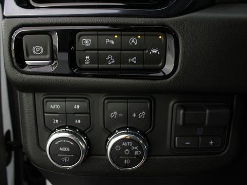 New 2026 GMC Yukon XL AT4 w/ AT4 Premium Plus Package image 10