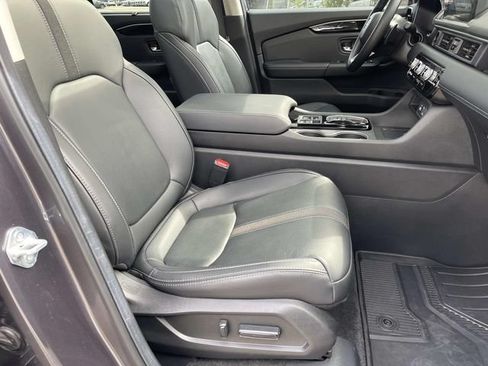 Used 2025 Honda Pilot Touring image 24