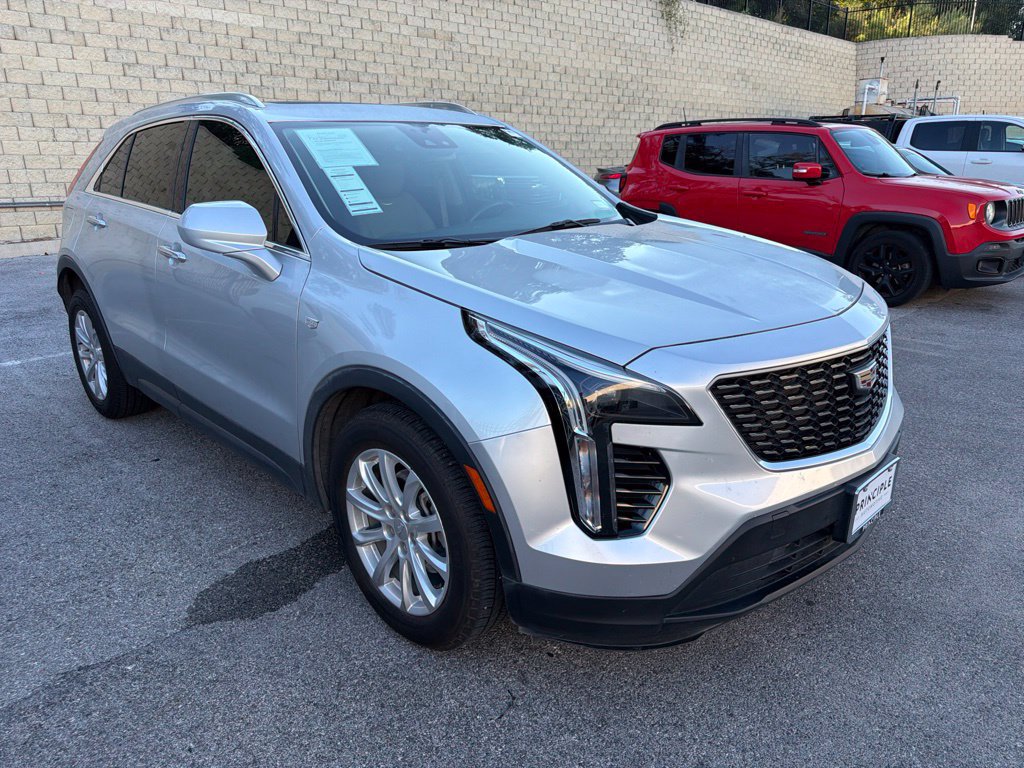 Used 2022 Cadillac XT4 Luxury w/ Driver Awareness Package FWD image 4