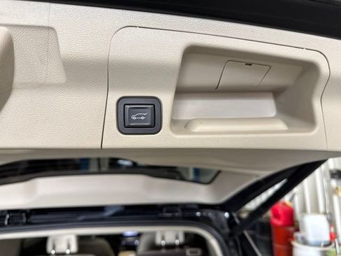 Used 2018 GMC Acadia Denali w/ Technology Package AWD/4WD image 15