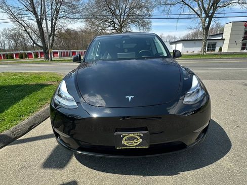 Used 2022 Tesla Model Y Long Range image 2