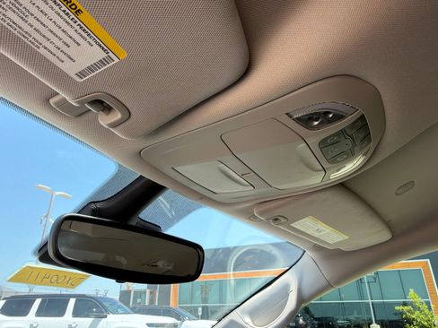 Used 2023 Chrysler Pacifica Touring-L FWD image 24