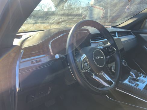 Used 2025 Jaguar F-PACE R-Dynamic S image 10