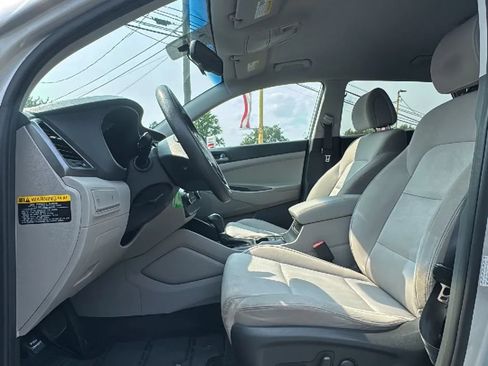 Used 2016 Hyundai Tucson SE w/ Option Group 02 FWD image 11