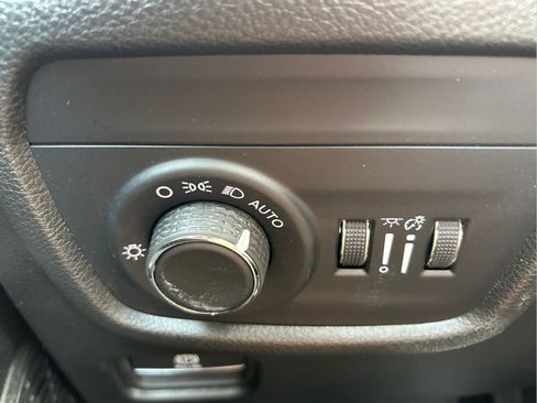 Certified 2025 Jeep Grand Cherokee Altitude AWD/4WD image 24