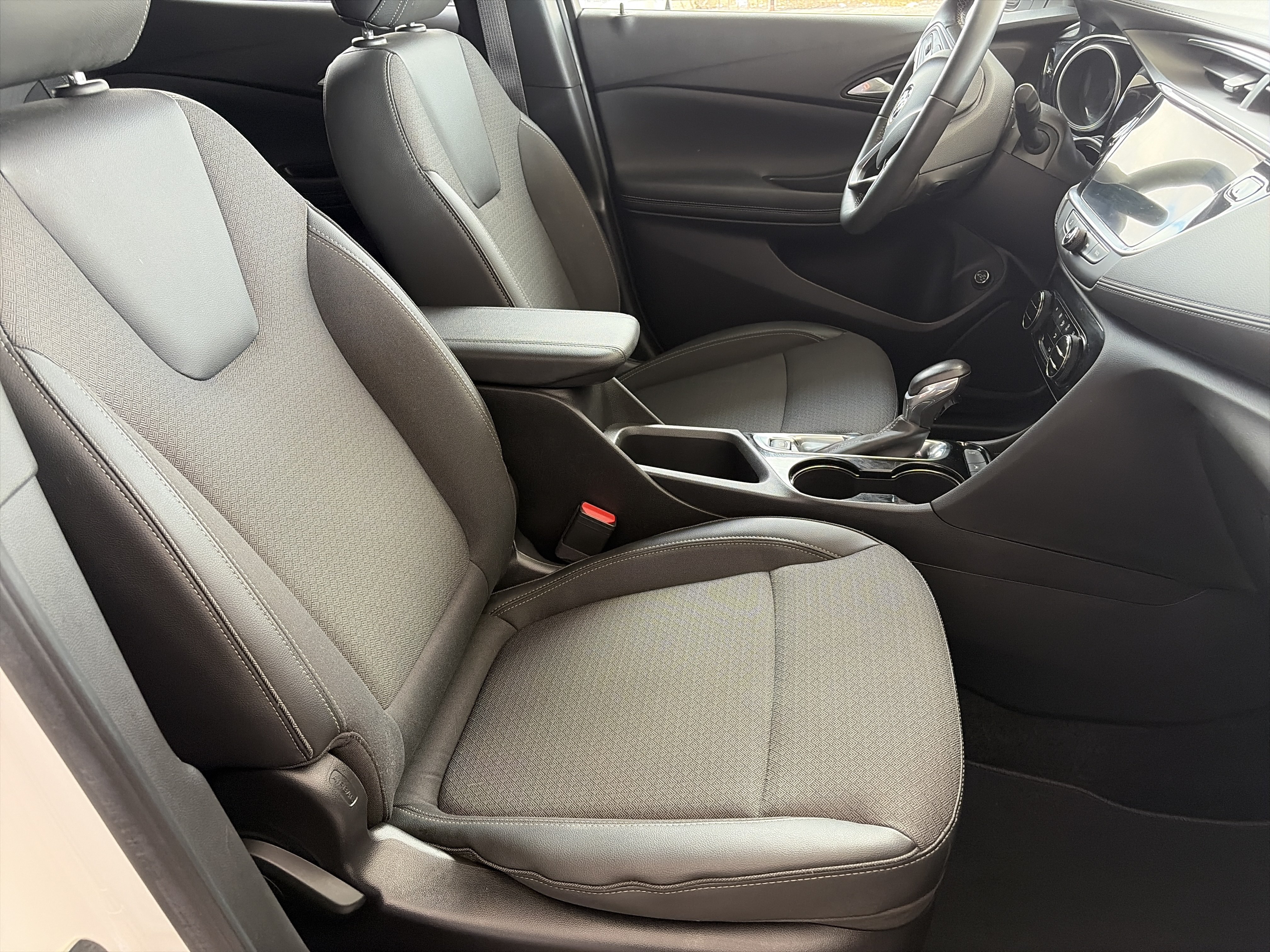Used 2022 Buick Encore GX Select w/ Sport Touring Package FWD image 15