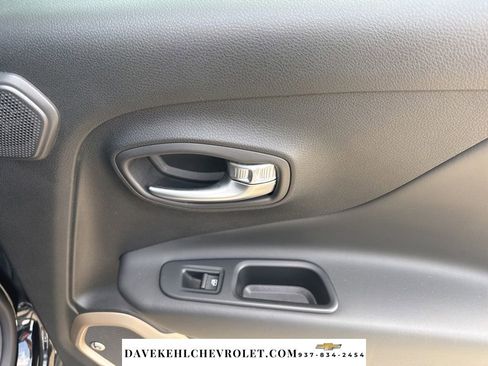 Used 2017 Jeep Renegade Limited FWD image 37