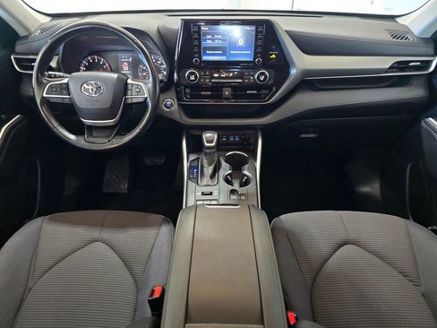 Used 2022 Toyota Highlander LE AWD/4WD image 9