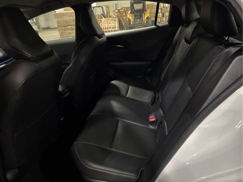 Certified 2025 Toyota Prius XLE FWD image 8