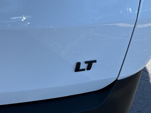 Used 2022 Chevrolet Traverse LT image 9