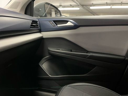 Used 2023 Volkswagen Taos SE w/ Panoramic Sunroof Package image 29