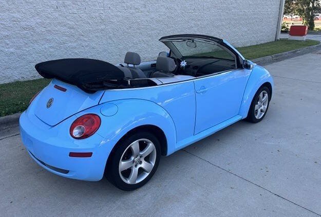 Used 2006 Volkswagen Beetle Convertible w/ Package 2 FWD image 2