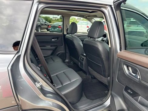 Used 2023 Nissan Rogue SV w/ SV Premium B Package FWD image 20