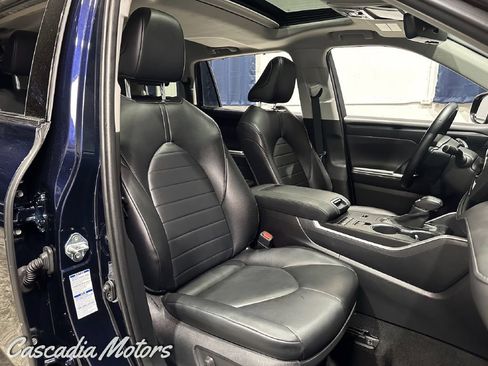 Used 2020 Toyota Highlander XLE AWD/4WD image 15