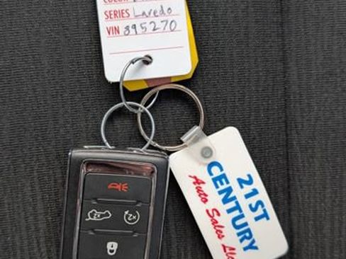 Used 2023 Jeep Grand Cherokee Laredo AWD/4WD image 49