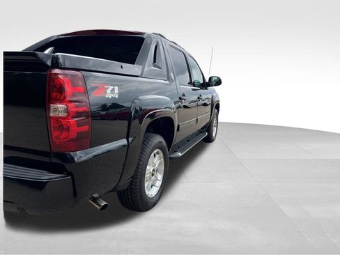 Used 2013 Chevrolet Avalanche LT w/ Suspension Package, Off-Road AWD/4WD image 4