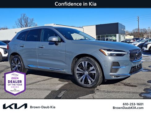 Used 2023 Volvo XC60 B5 Plus image 1