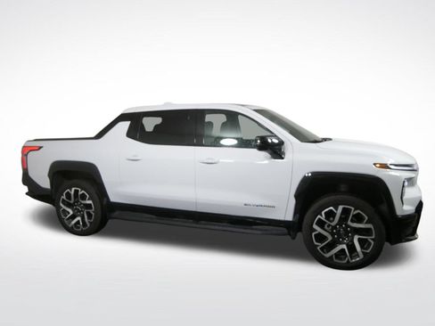 Used 2025 Chevrolet Silverado EV RST AWD/4WD image 2