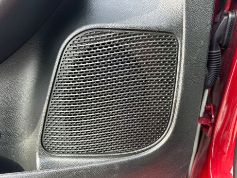 Used 2025 Chrysler Pacifica Limited image 20