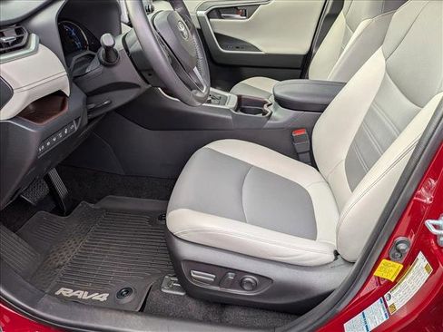 Used 2020 Toyota RAV4 Limited image 16