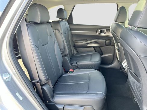 Certified 2025 Kia Sorento EX w/ EX Panoramic Sunroof Package image 28