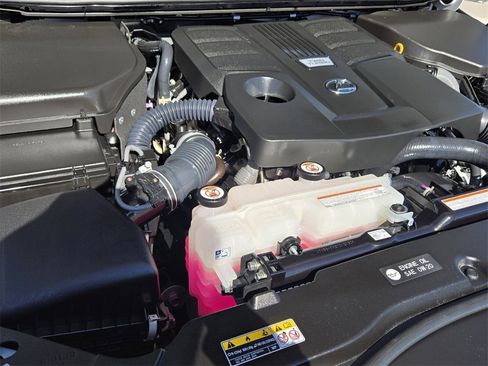 Used 2024 Lexus GX 550 image 11